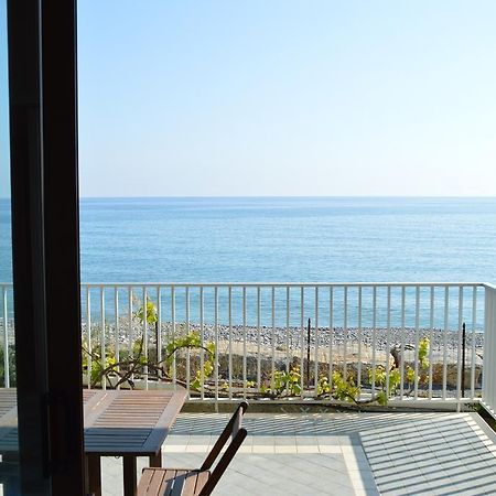 Riva Beach Apartment Рива-Лигуре Экстерьер фото