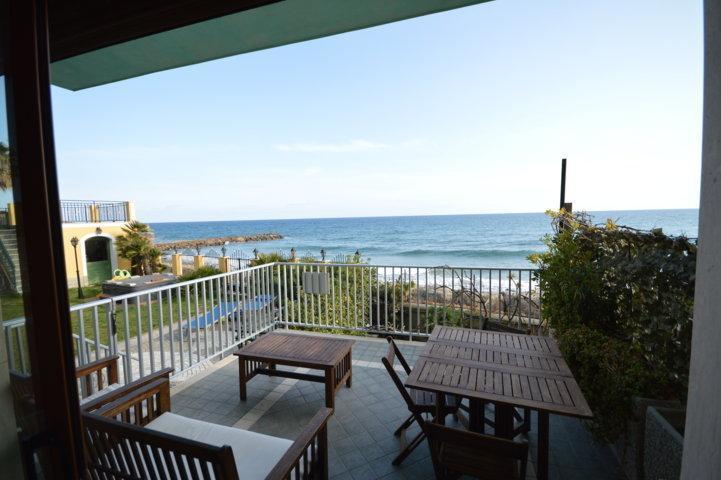 Riva Beach Apartment Рива-Лигуре Экстерьер фото