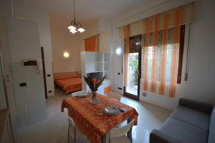 Riva Beach Apartment Рива-Лигуре Экстерьер фото