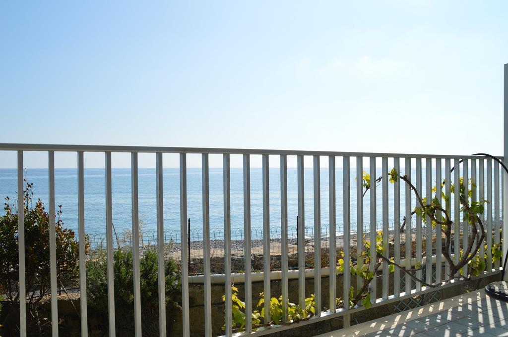 Riva Beach Apartment Рива-Лигуре Экстерьер фото