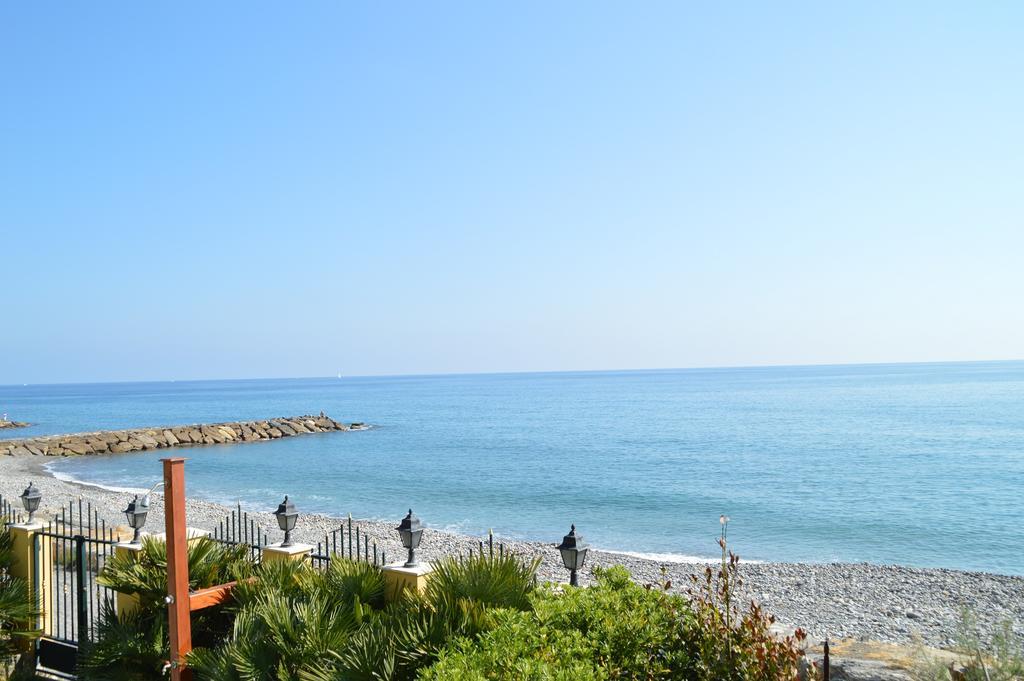 Riva Beach Apartment Рива-Лигуре Экстерьер фото
