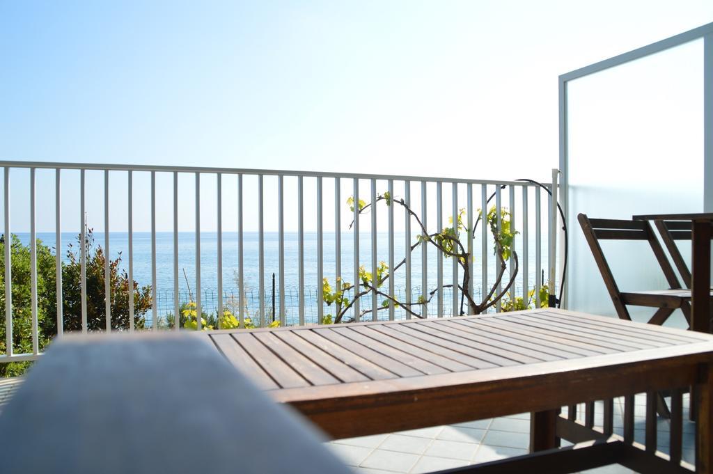 Riva Beach Apartment Рива-Лигуре Экстерьер фото