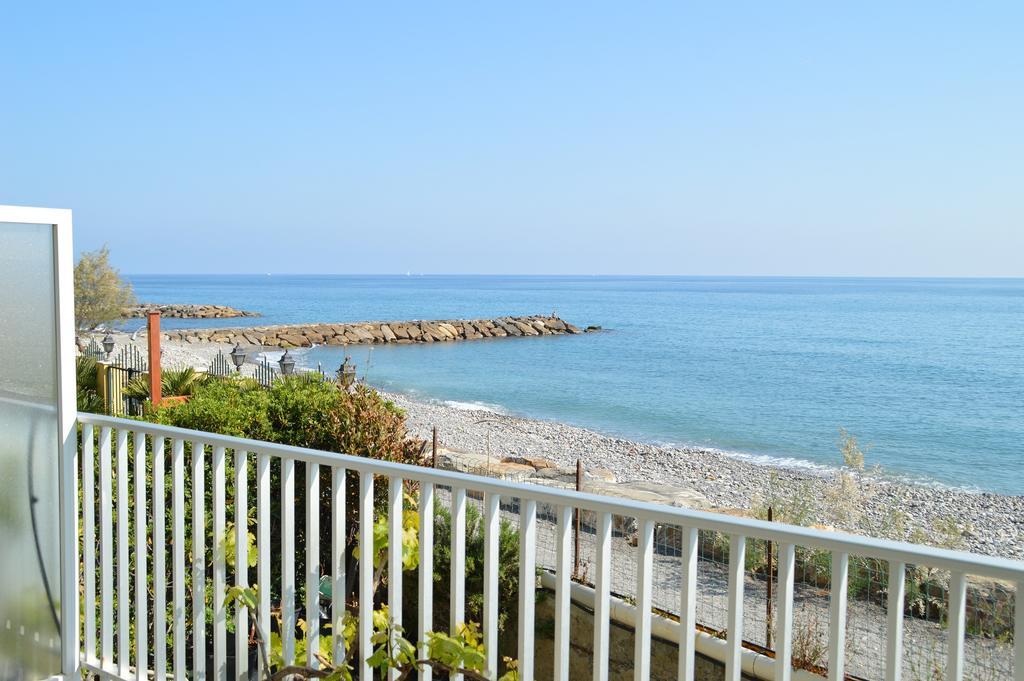 Riva Beach Apartment Рива-Лигуре Экстерьер фото